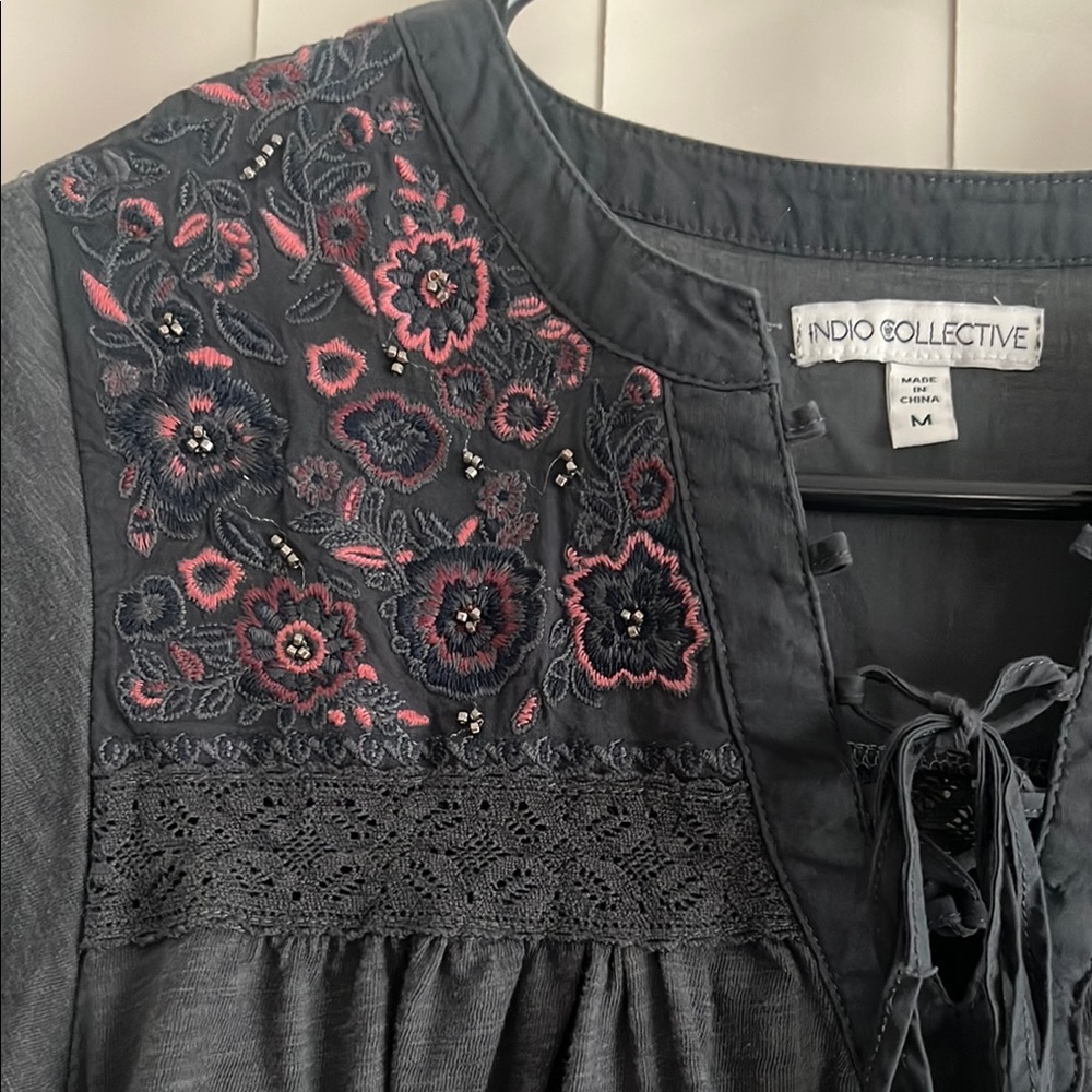 Gray and Pink Embellished Flutter Sleeve Blouse Women’s Sz M - Picture 3 of 6